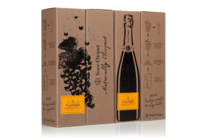 Naturally Clicquot 3, the new pack made from ecological paper obtained with grape skins. This new 100% biodegradable and recyclable packaging was created in collaboration with Favini and DS Smith exclusively for Veuve Clicquot.