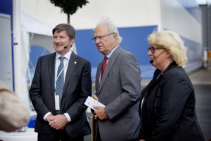 From the left: Lars Idermark, CEO of Södra, H.M. King Carl XVI Gustaf, Lena Ek, Chair of Södra.